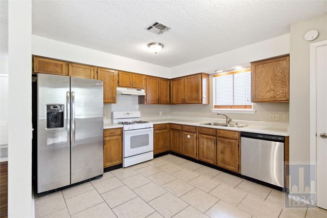 9002 Marsh DR, Austin, TX 78748