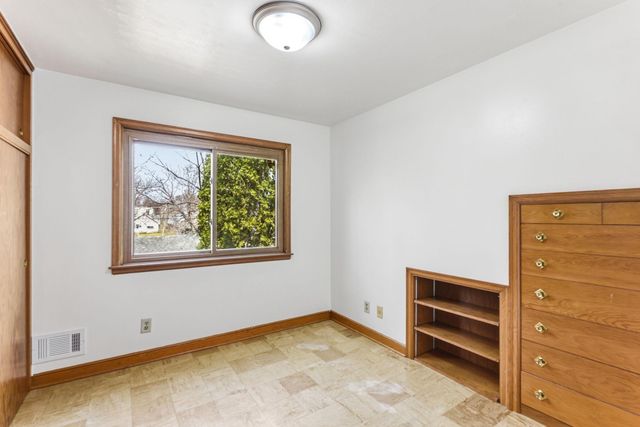 1217 Cook Avenue E, Saint Paul, MN 55106