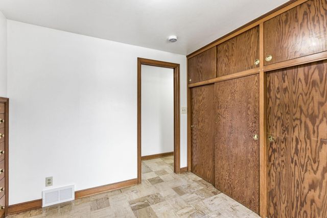 1217 Cook Avenue E, Saint Paul, MN 55106