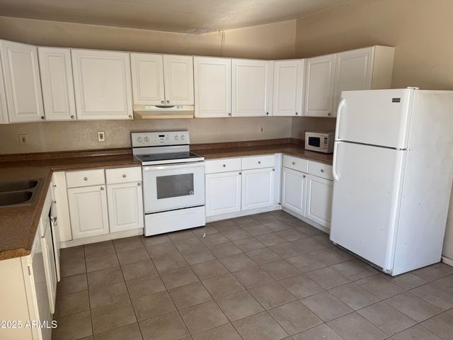 11020 E UNIVERSITY Drive, Apache Junction, AZ 85120