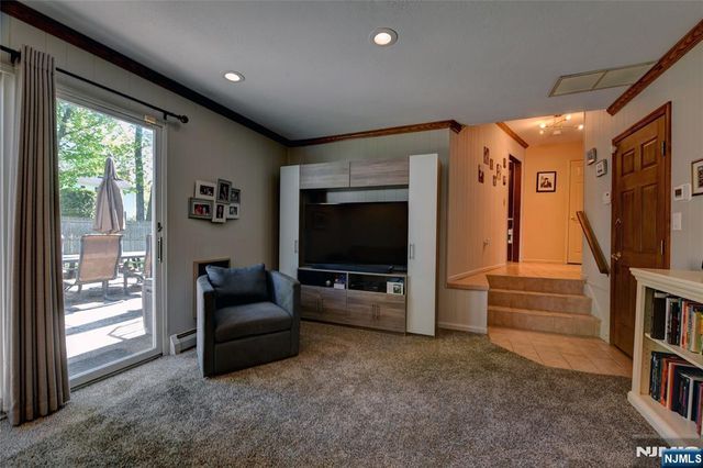 25 Debbie Court, Wayne, NJ 07470