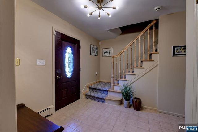 25 Debbie Court, Wayne, NJ 07470