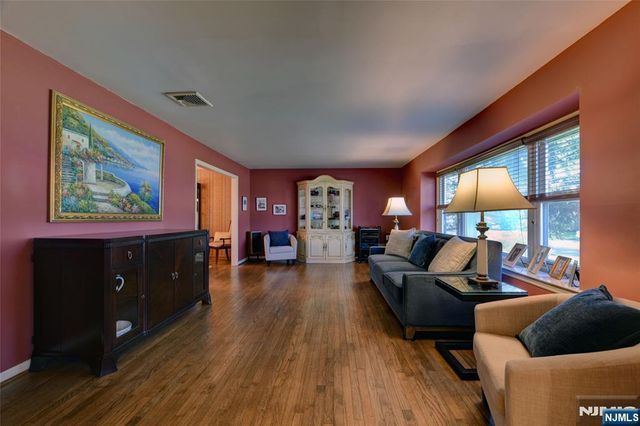 25 Debbie Court, Wayne, NJ 07470