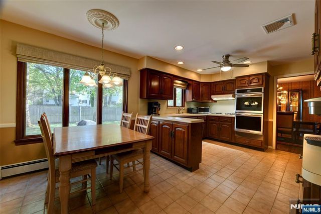 25 Debbie Court, Wayne, NJ 07470