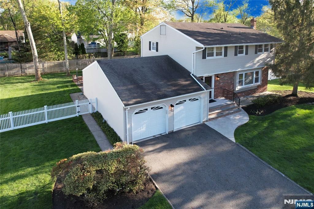 25 Debbie Court, Wayne, NJ 07470