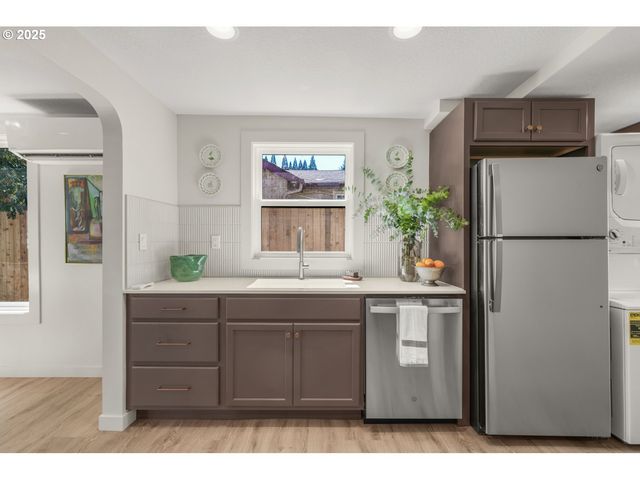 414 PLEASANT Ave, Oregon City, OR 97045