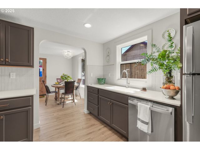 414 PLEASANT Ave, Oregon City, OR 97045