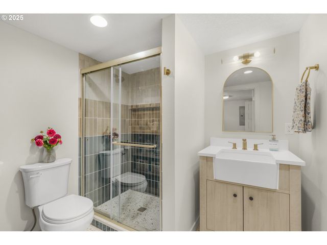 414 PLEASANT Ave, Oregon City, OR 97045