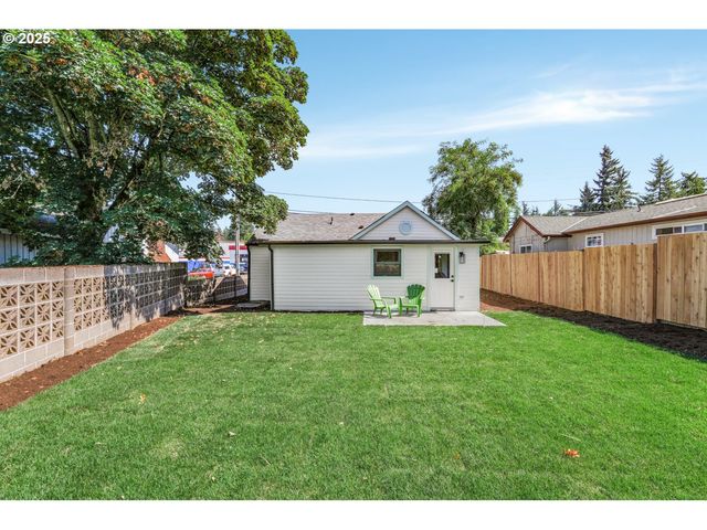 414 PLEASANT Ave, Oregon City, OR 97045