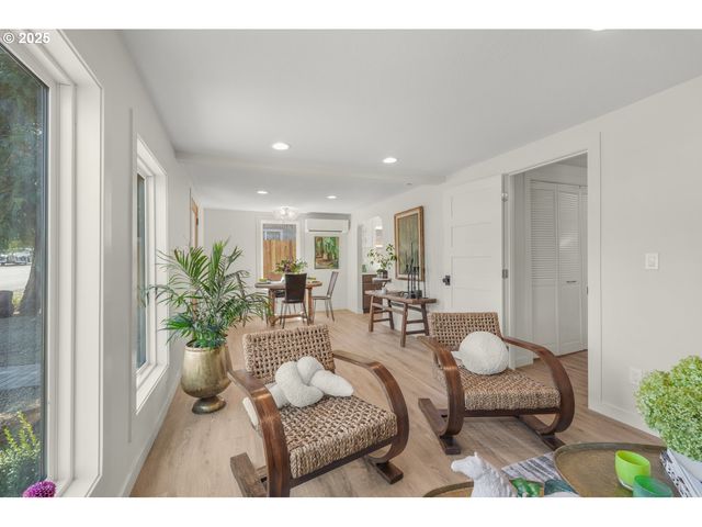 414 PLEASANT Ave, Oregon City, OR 97045