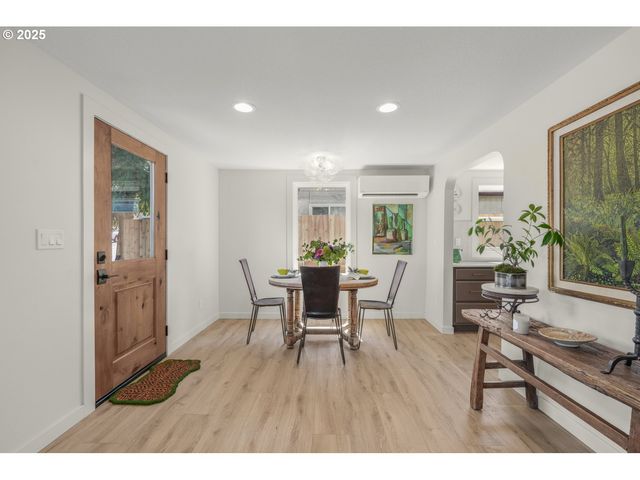 414 PLEASANT Ave, Oregon City, OR 97045