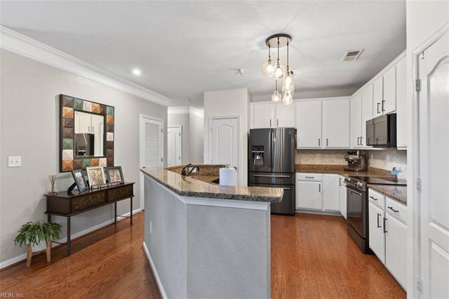 522 Knolls Dr Unit 205, Newport News, VA 23602