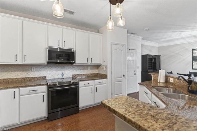 522 Knolls Dr Unit 205, Newport News, VA 23602