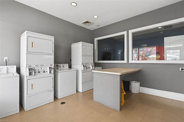 522 Knolls Dr Unit 205, Newport News, VA 23602