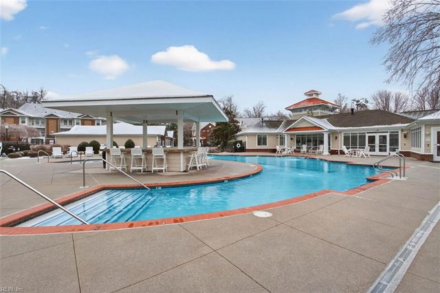 522 Knolls Dr Unit 205, Newport News, VA 23602