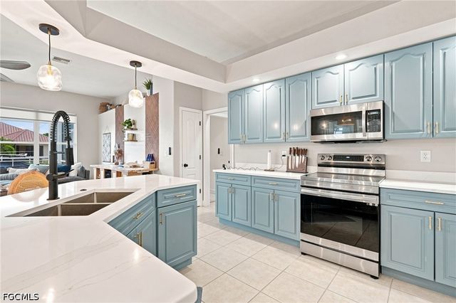 1909 SW 29th TER, Cape Coral, FL 33914