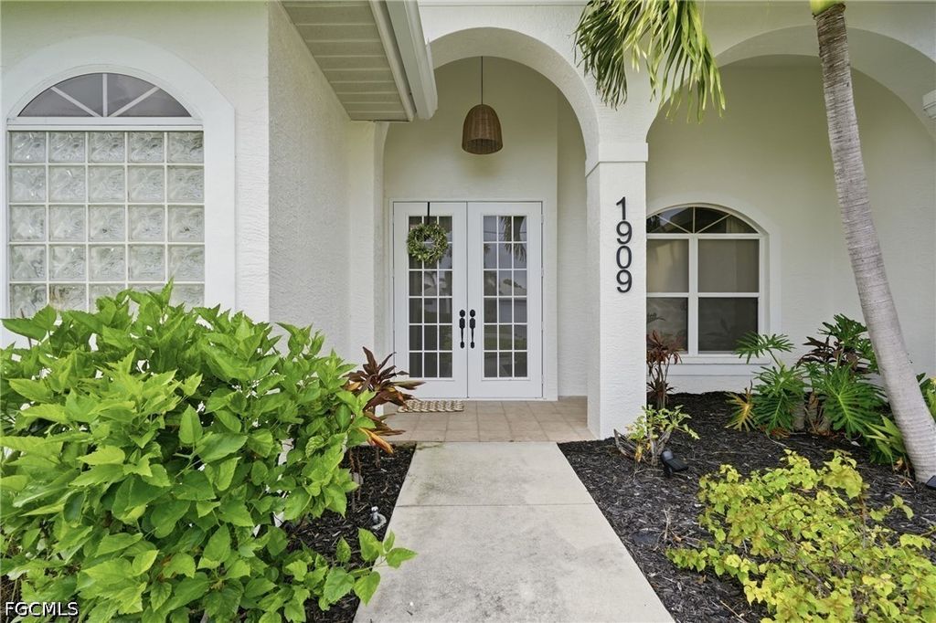 1909 SW 29th TER, Cape Coral, FL 33914