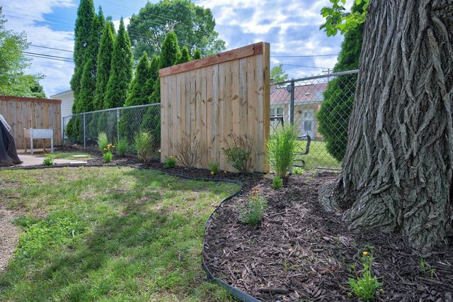2110 Market STREET, La Crosse, WI 54601