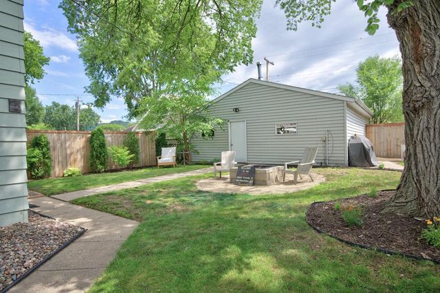 2110 Market STREET, La Crosse, WI 54601