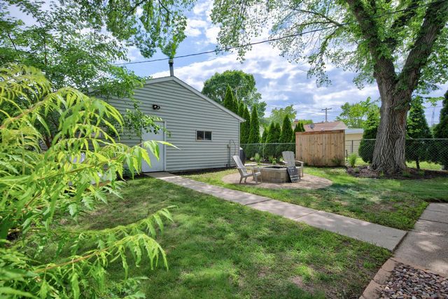 2110 Market STREET, La Crosse, WI 54601