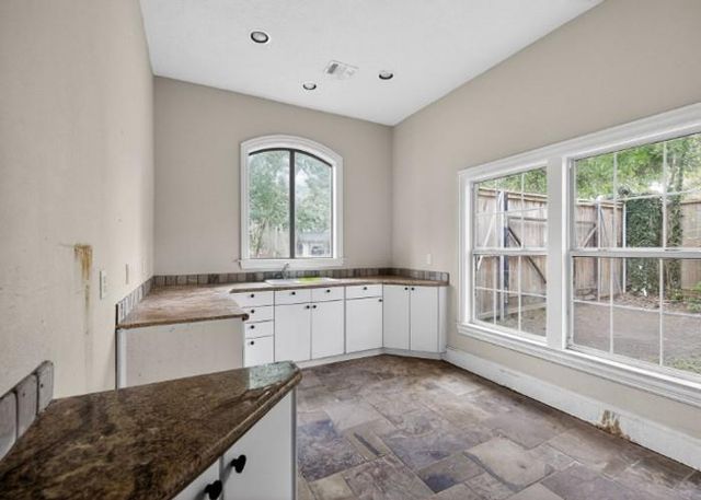 6 Heritage Court, Houston, TX 77024
