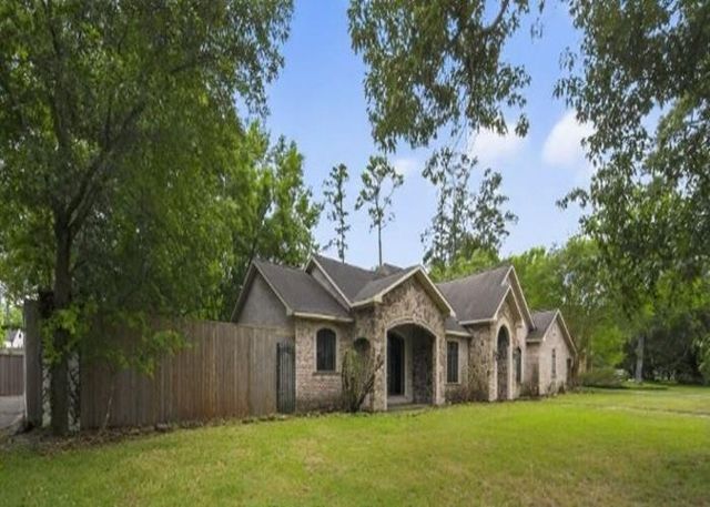 6 Heritage Court, Houston, TX 77024