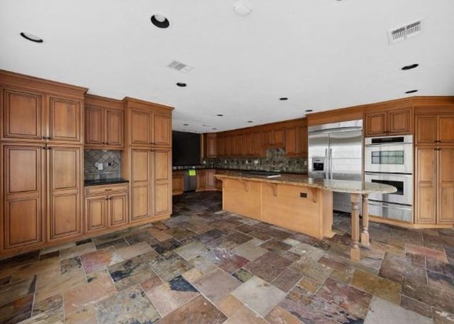 6 Heritage Court, Houston, TX 77024