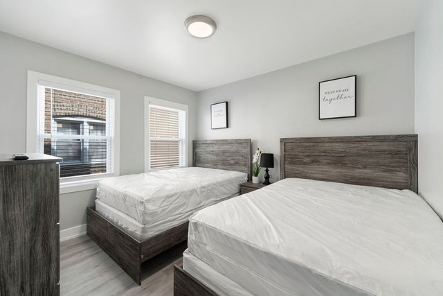 5347 W Gladys Avenue 1, Chicago, IL 60644