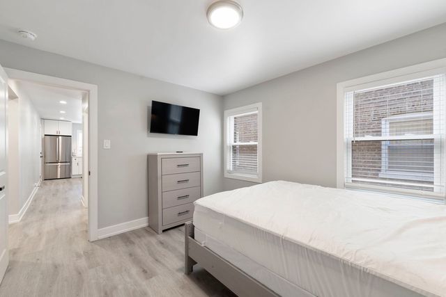 5347 W Gladys Avenue 1, Chicago, IL 60644