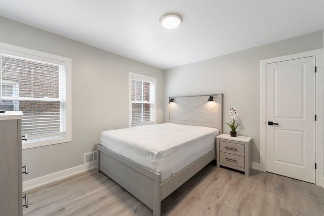 5347 W Gladys Avenue 1, Chicago, IL 60644