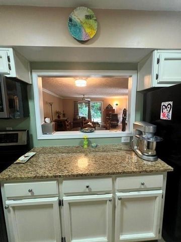831 Lake Hollow Boulevard SW, Marietta, GA 30064