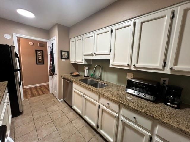 831 Lake Hollow Boulevard SW, Marietta, GA 30064