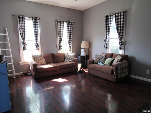 406 S EAST Street, Jacksonville, IL 62650