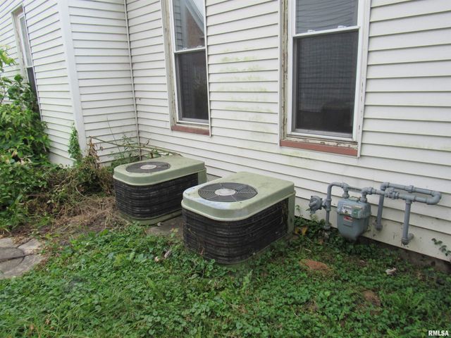 406 S EAST Street, Jacksonville, IL 62650