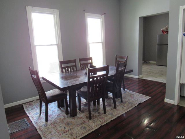 406 S EAST Street, Jacksonville, IL 62650