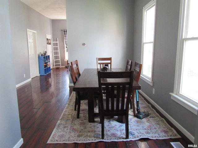 406 S EAST Street, Jacksonville, IL 62650