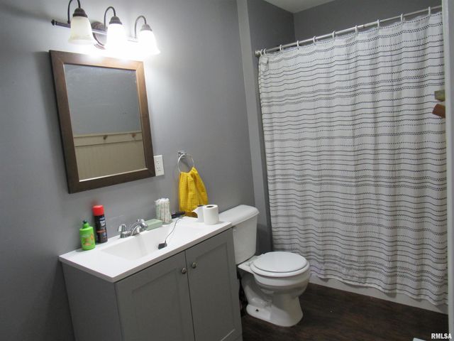 406 S EAST Street, Jacksonville, IL 62650