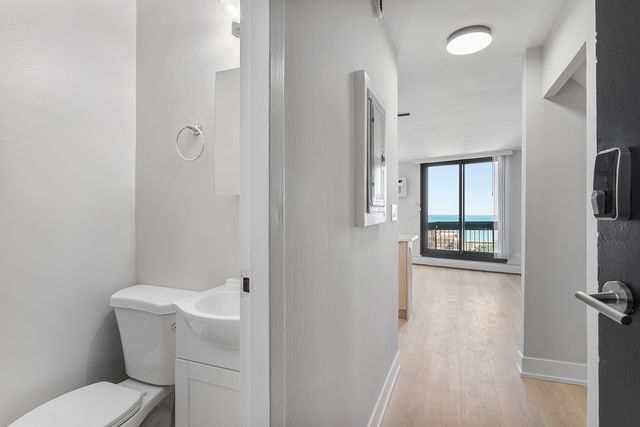 6166 N Sheridan Road 20D, Chicago, IL 60660