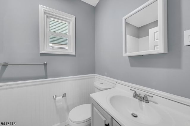 54 Thomas St, Bloomfield Twp., NJ 07003