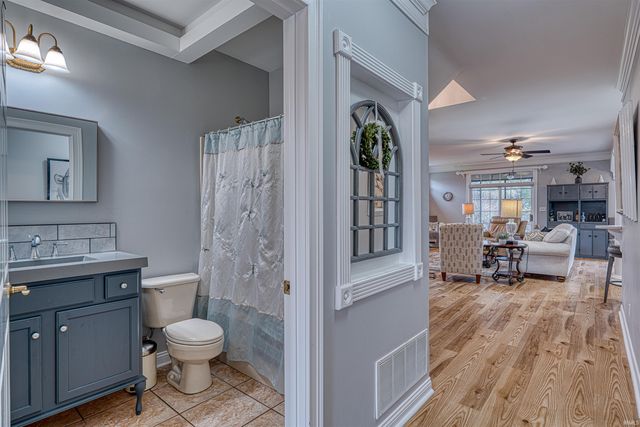 2064 Long Cove Circle, Newburgh, IN 47630