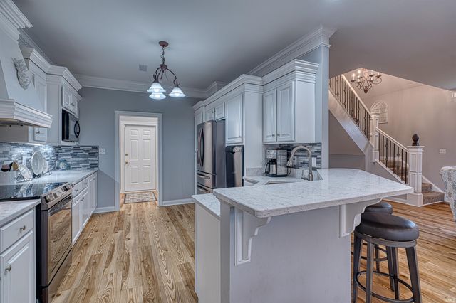 2064 Long Cove Circle, Newburgh, IN 47630