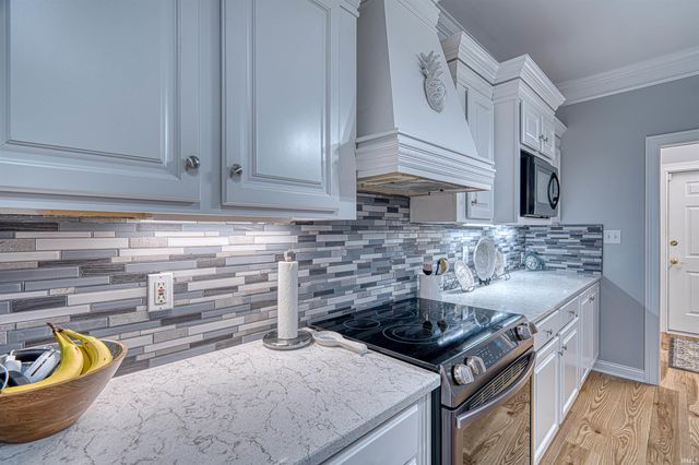 2064 Long Cove Circle, Newburgh, IN 47630