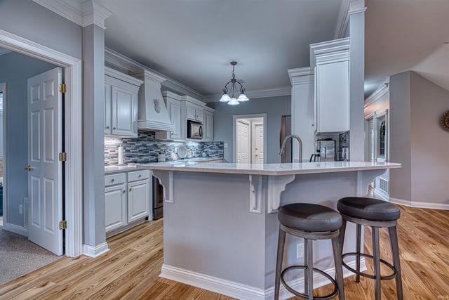 2064 Long Cove Circle, Newburgh, IN 47630