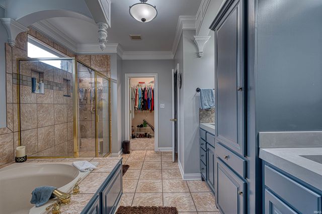 2064 Long Cove Circle, Newburgh, IN 47630