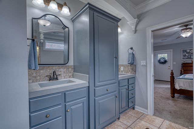 2064 Long Cove Circle, Newburgh, IN 47630