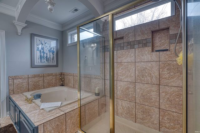 2064 Long Cove Circle, Newburgh, IN 47630