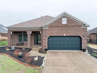 2064 Long Cove Circle, Newburgh, IN 47630