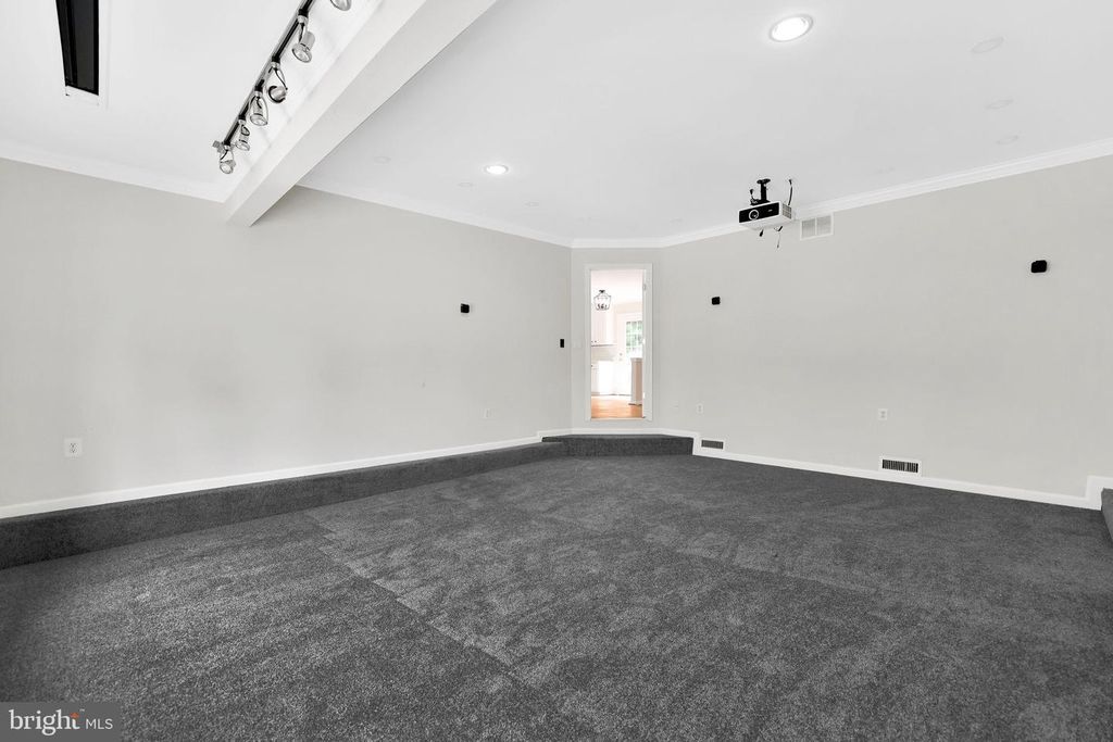 Image 14 of property listing at 3711 GREEN OAK CT, Baltimore, MD 21234