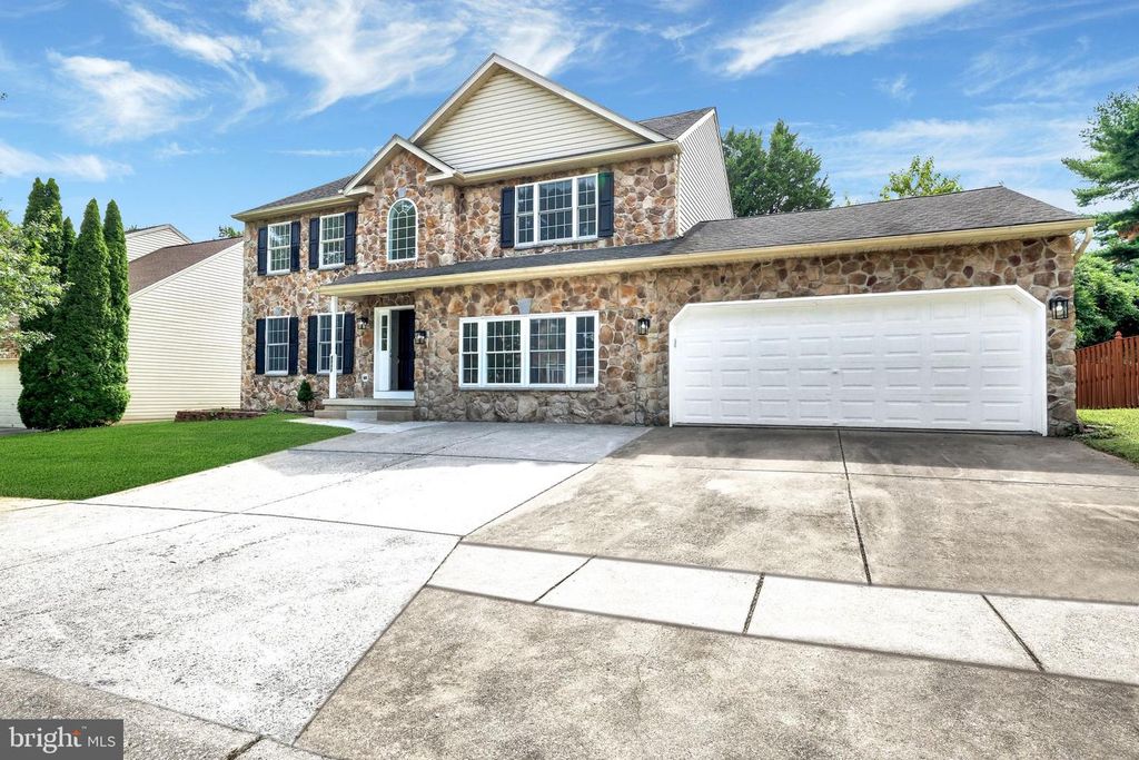 Image 2 of property listing at 3711 GREEN OAK CT, Baltimore, MD 21234