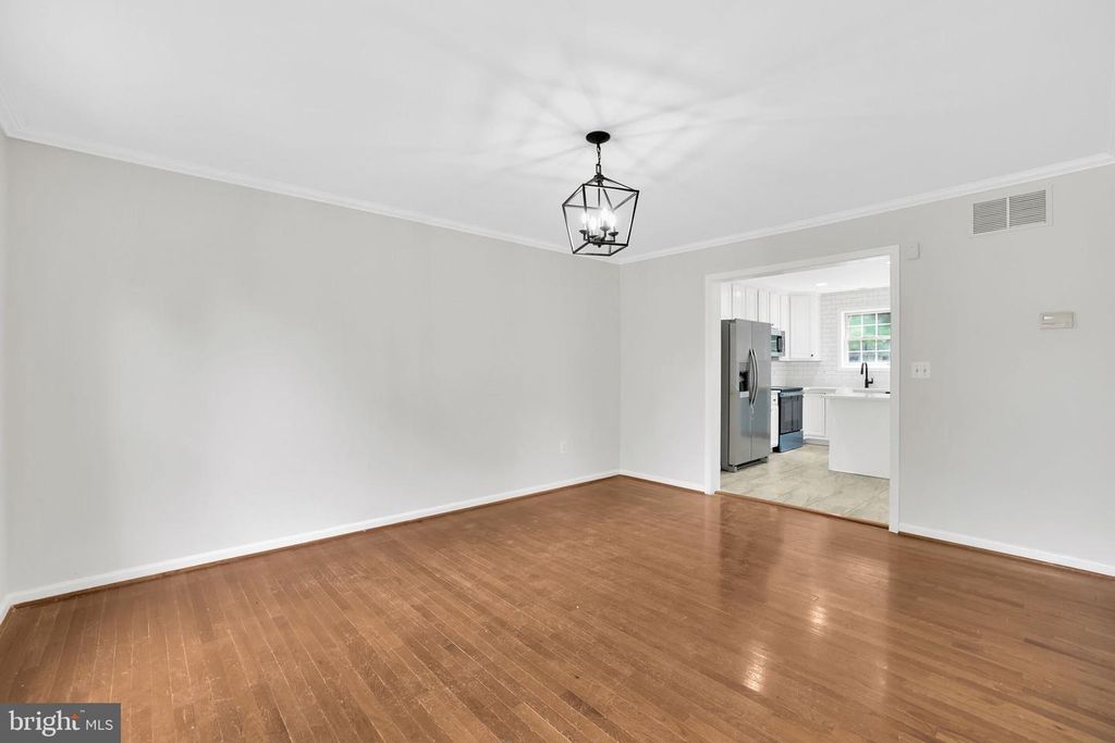 Image 7 of property listing at 3711 GREEN OAK CT, Baltimore, MD 21234